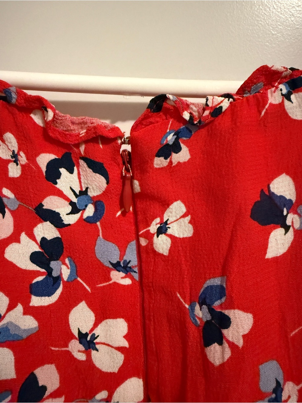 Kookaï Floral Top w/ Subtle Ruffles - Picture 5 of 9